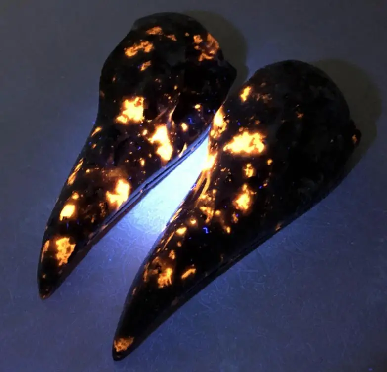 8Cm Natural Firestone Crow Skull Crystal Stone Crow Skull Intagliato A Mano Bird Animal Figurine Energy Crafts Decorazione Della Casa Come Regalo