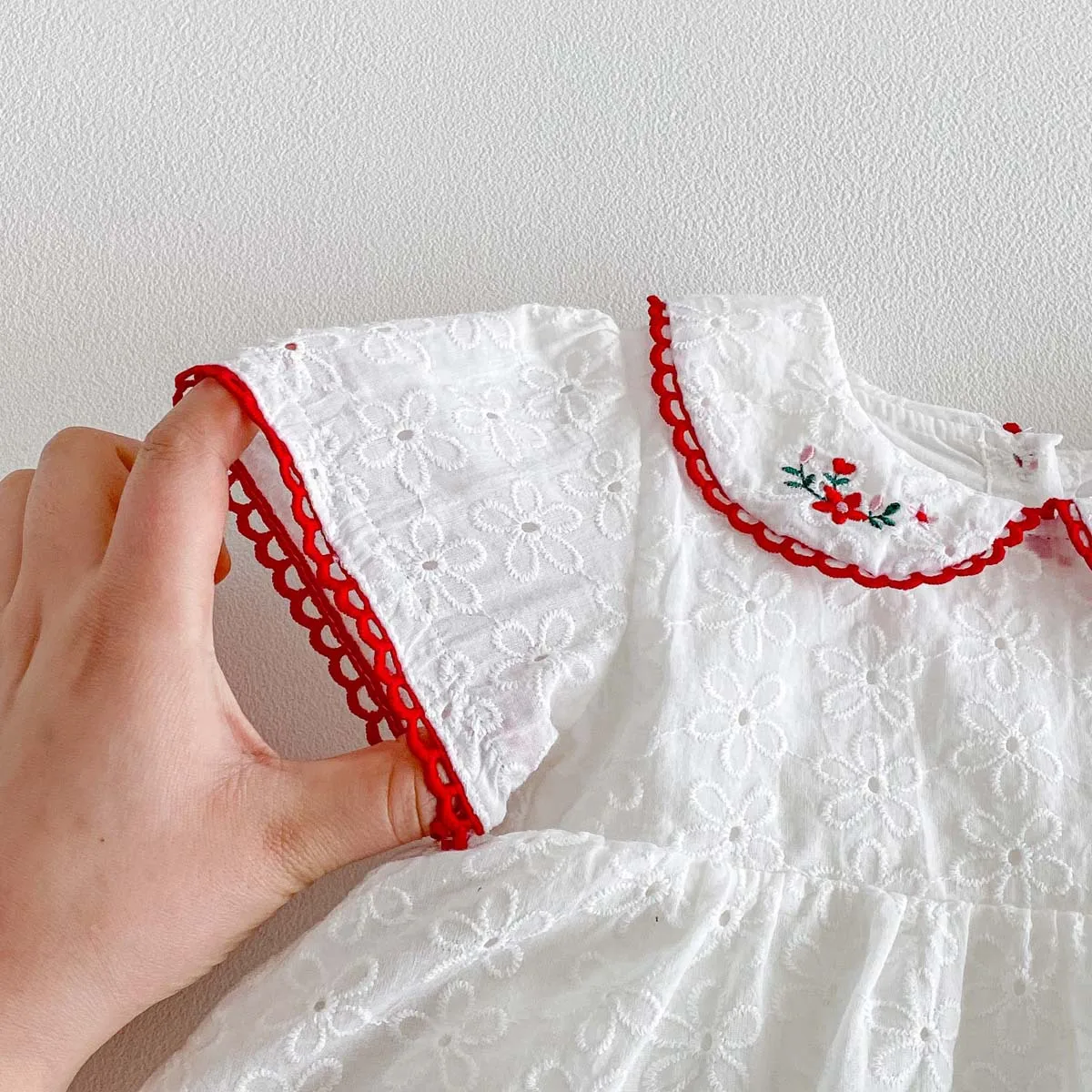 2026 Summer 0-2Y Baby Girl Clothes White Floral Embroidery Jumpsuit Red Lace Trim Decoration Toddler Dress Sef356e5488db4351b50a9a986cb44686F