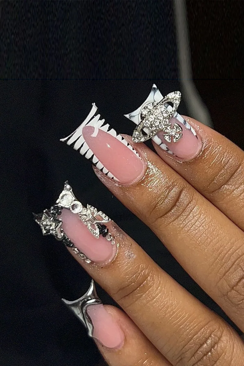 Description Picture 2 of item24pcs Fashion Duck Nails Press on Y2K French Black Fake Nails Tips Square Head Wearable Manicure Full Cover False Nail for Women