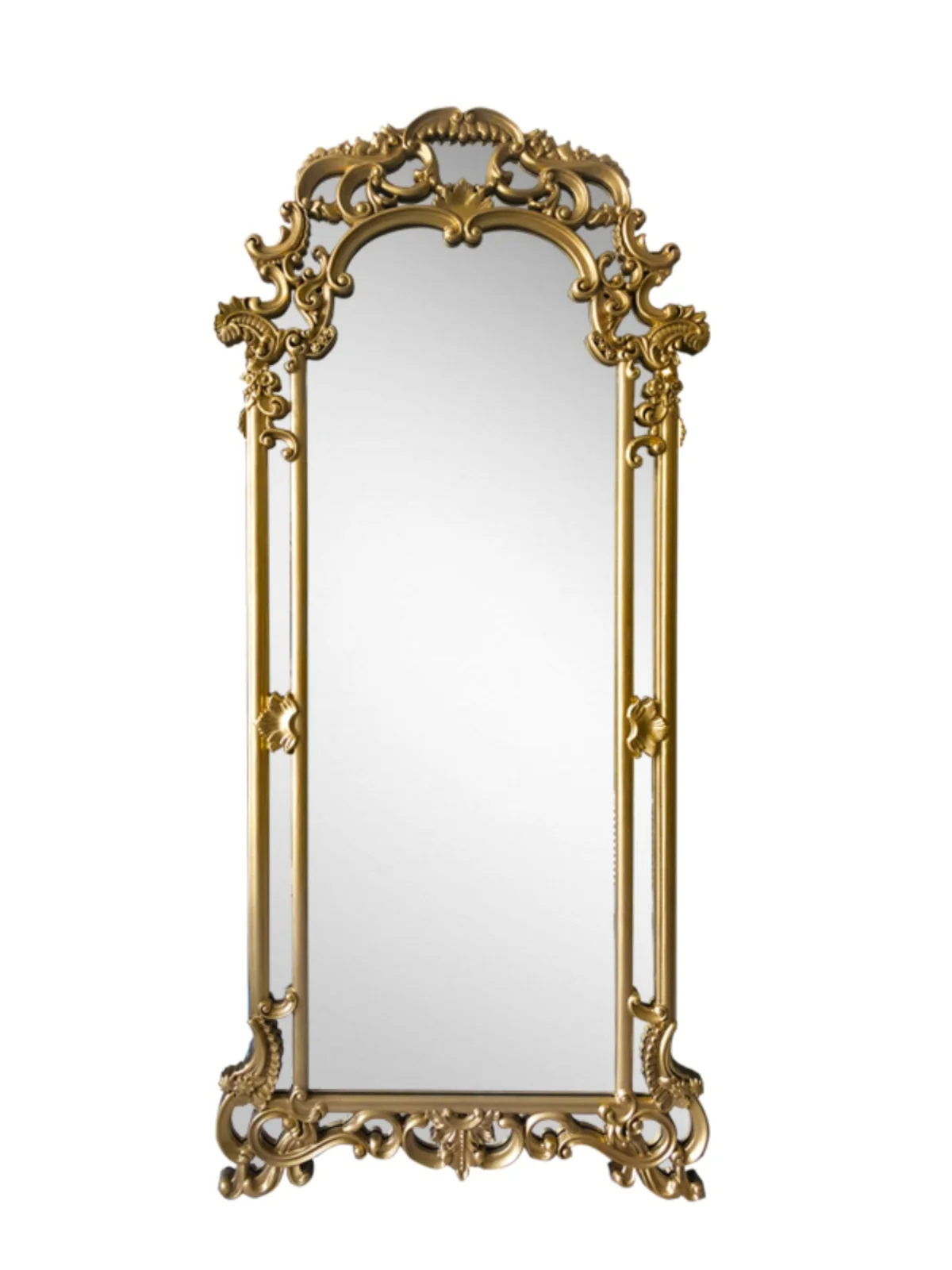

The cloakroom is placed against the wall, mirror is carved, fitting mirror is carved in the hall,the mirror is hung on the wall