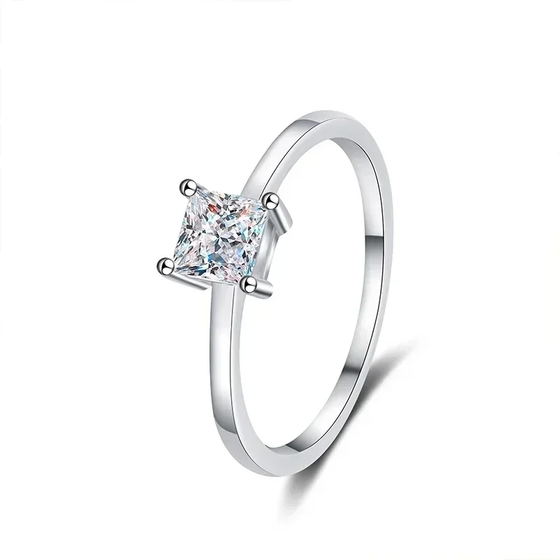 0.6ct Moissanite