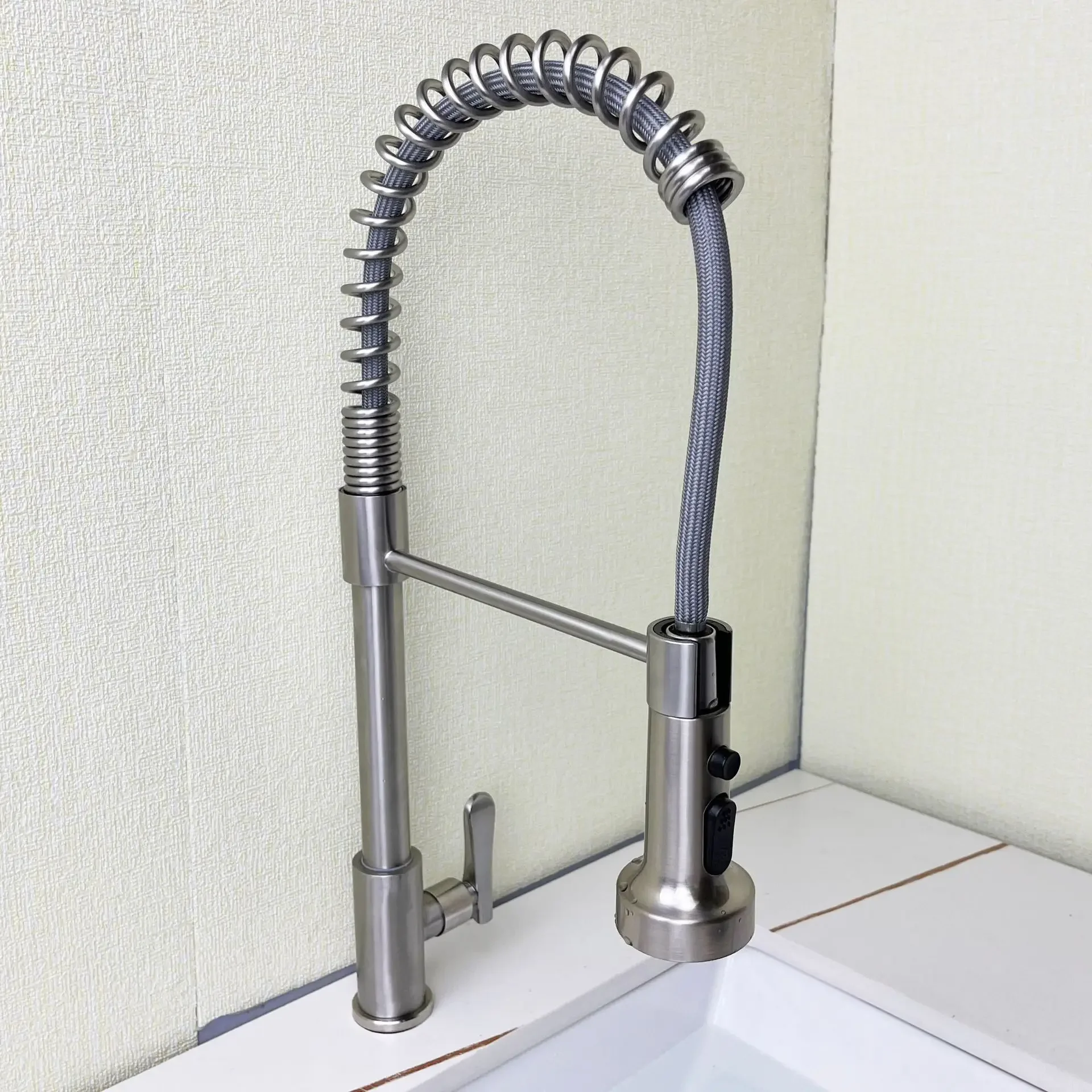 

Kitchen Faucets 304 Stainless steel Brushed Hot Cold Water Faucet for Sink Single Lever Pull Out Spring Spout Mixers Tap