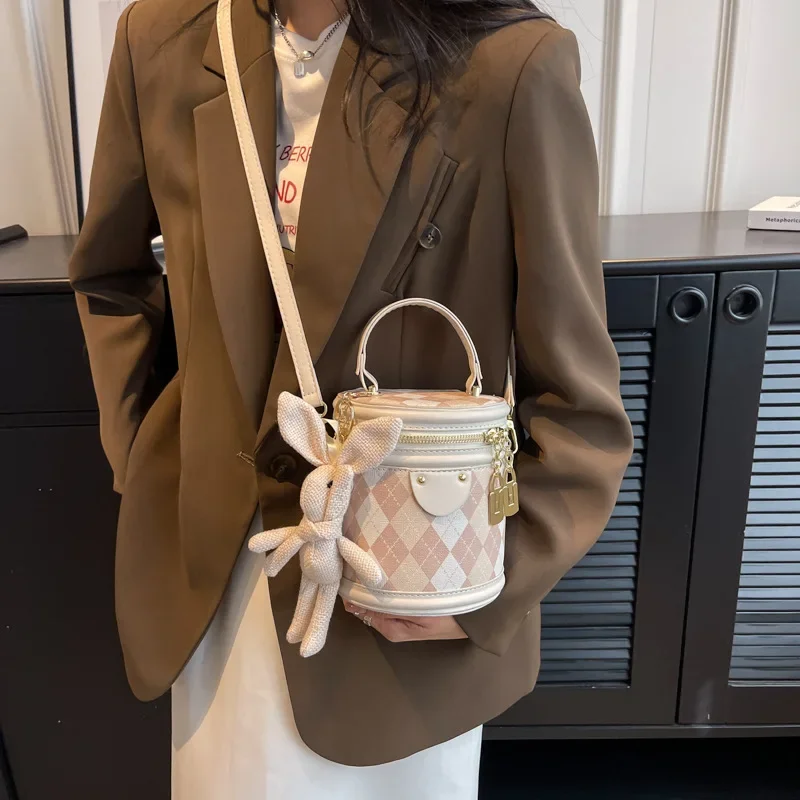 Simple Rhombus round Women's 2024 New Summer Fashion Casual Messenger Portable Bucket Bag for Women