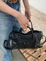 Sac à bandoulière tendance 2026 pour femme, sac fourre-tout urbain Y2K, sac à main en cuir PU classique et stylé pour le streetwear 4