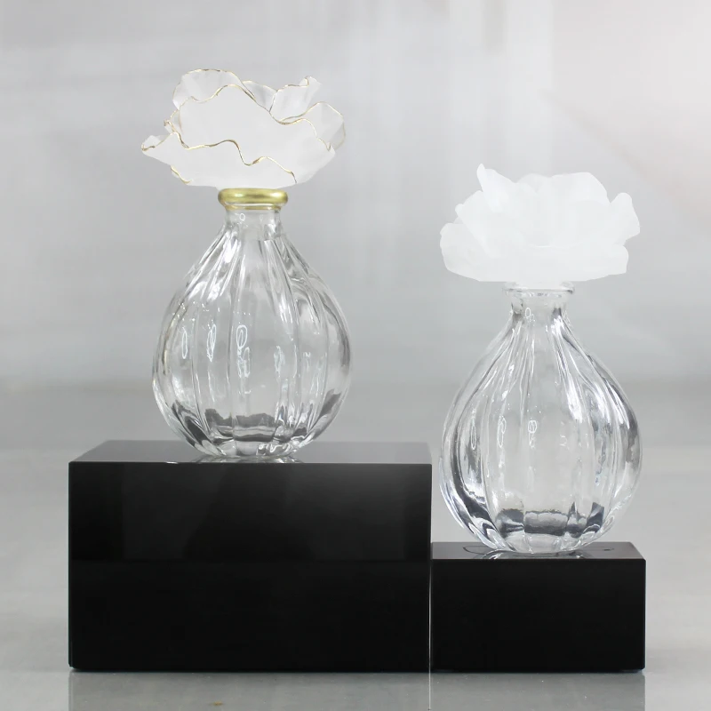 https://ae01.alicdn.com/kf/Sef4428c04df44a7dbf5e22e5b8c2d91cV/Luxury-custom-crystal-perfume-bottle-Essential-oil-perfume-bottles-crystal-for-home-decoration.jpg