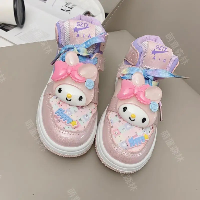 thumbnail image 1 of Sanrios Hellokittys Cinnamoroll My Melody Kuromi zapatillas para niños zapatillas luminosas de dibujos animados zapatos planos casuales zapatos versátiles de caña alta, 1 of 5