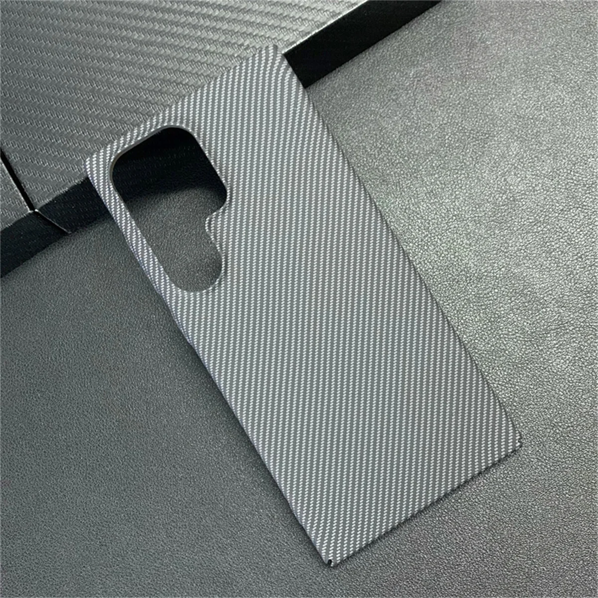 Luxury Ultra Thin Carbon Fiber Pattern Armor Case - Slim, Hard, Shockproof Phone Protection