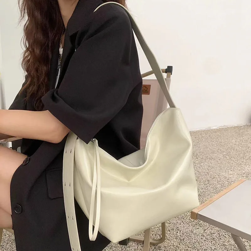 24 New miu style oil wax leather bag high -quality large -capacity pleated fold two layers of skin underarms bag