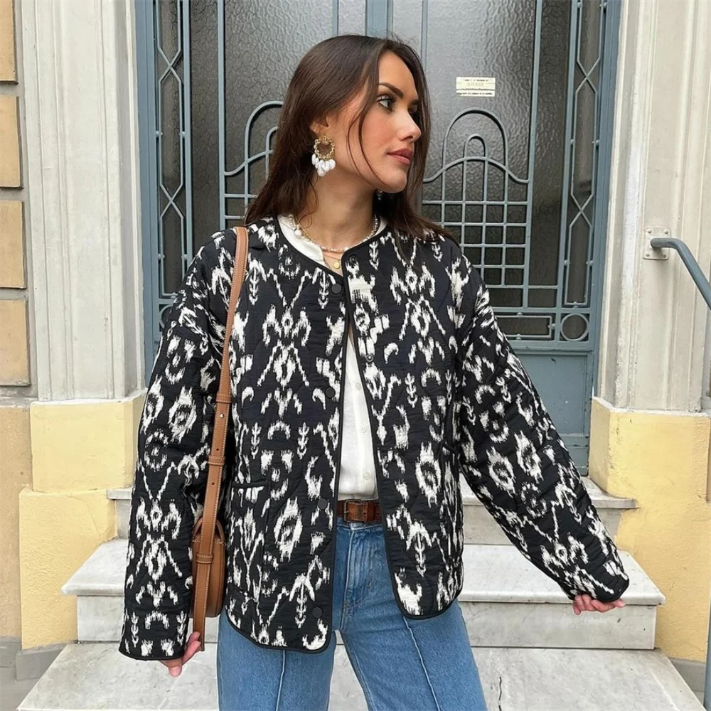 PB&ZA 2024 Spring New Women's Fashion and Elegance Short and Versatile Printed Quilted Round Face Jacket Coat 3
