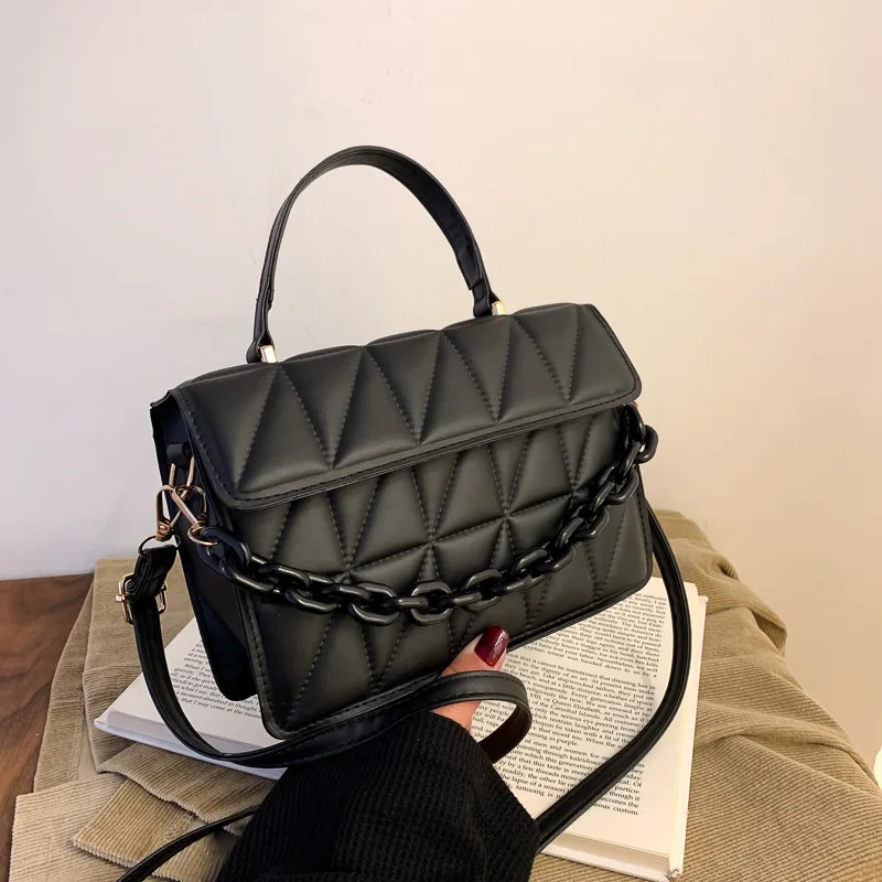 Bolso De Mano Metálico En Forma De Concha - 18x14 Cm, Cadena Ajustable, Para Ocasiones Especiales