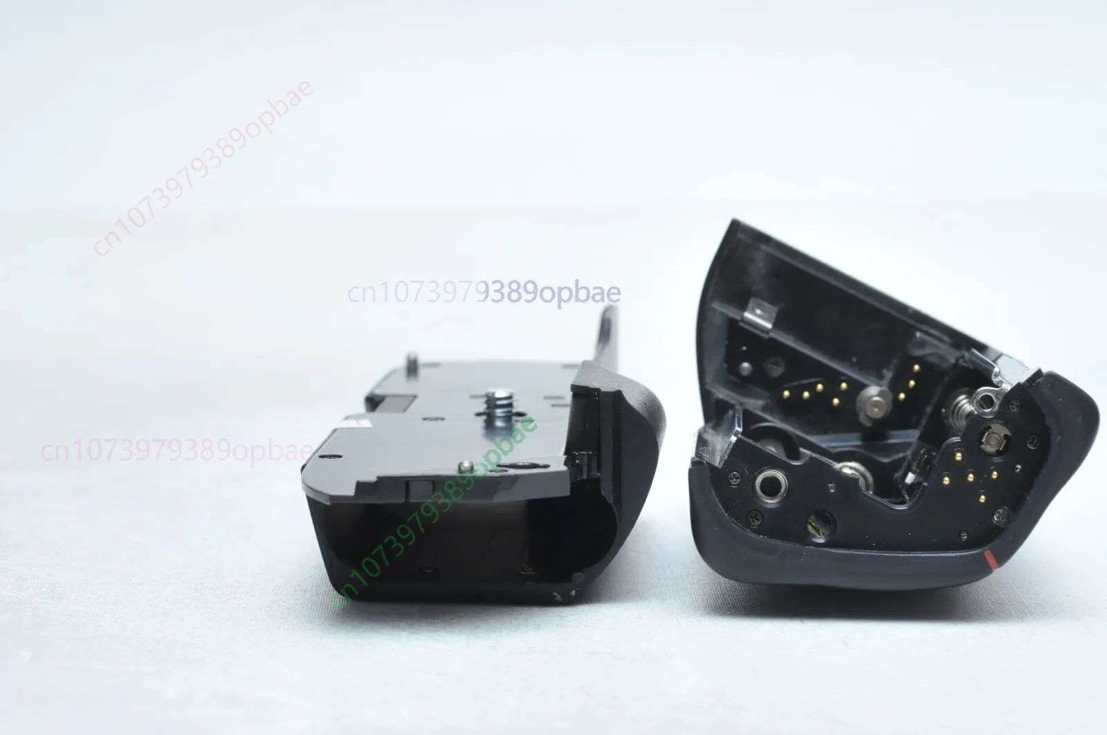 F4용 Nikon MB-21 배터리 그립 부분에 사용됨