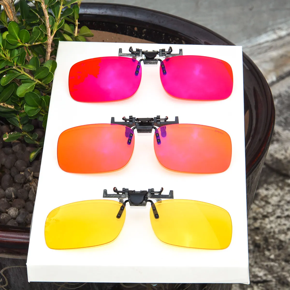 Enhanced Anti-Glare Clip-On Sunglasses with Orange and Yellow Blue Light Lenses