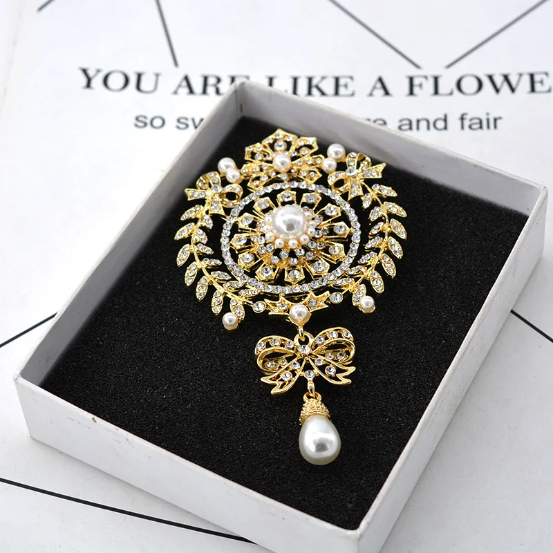 

Large Size Crystal Diamante and Imitation Pearl Waterdrop Scroll Decor Brooches for Women or Wedding