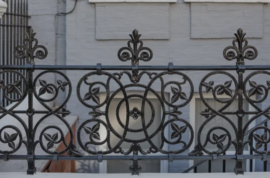 Hot Selling Wrought Iron Metal Fence Galvanized Iron Gate With Zinc Steel Frame Spear Top Design Reed Material Fence Panel