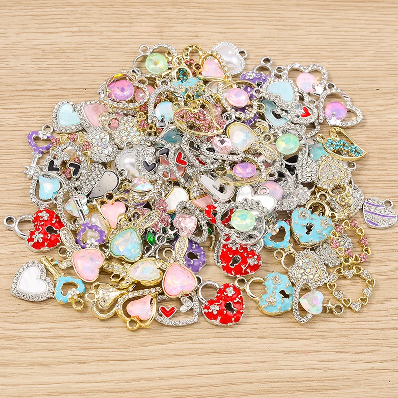 Tusember 10 Stück Exquisite Herzanhänger Kristallherzen Charms für Schmuckherstellung Modische Ohrhänger Halsketten DIY Bastelzubehör