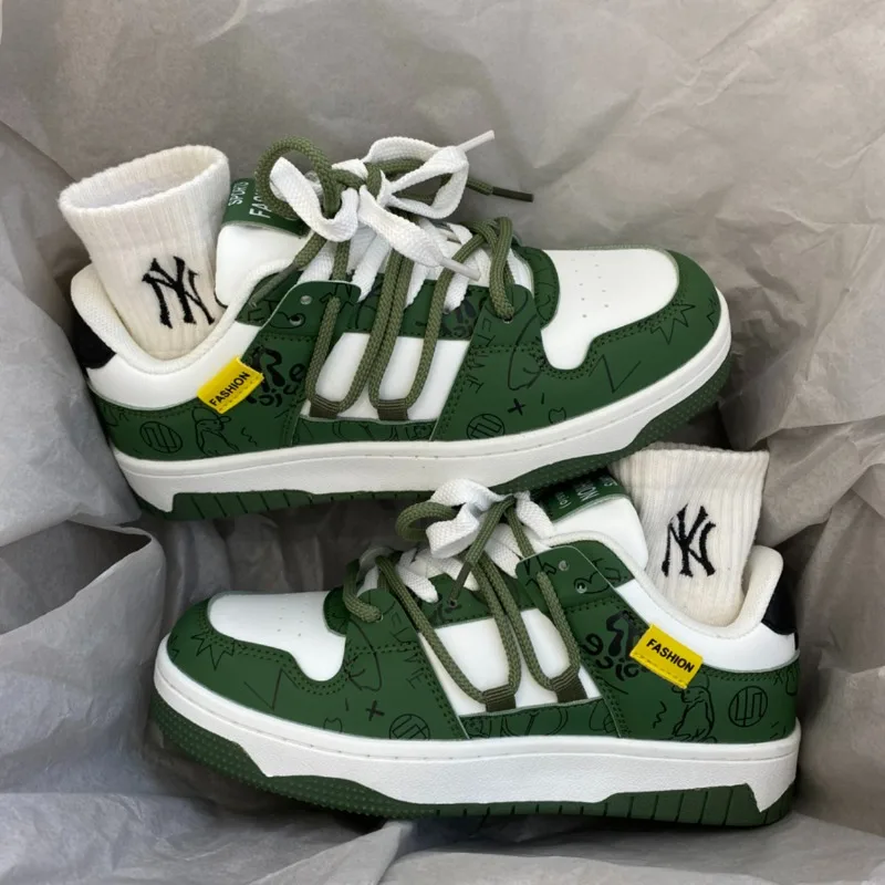 

Vintage Harajuku Mens Sneakers Breathable Mixed Color Lightweight Trainers Skate Shoes Women Sports Casual Designer Luxury Shoes