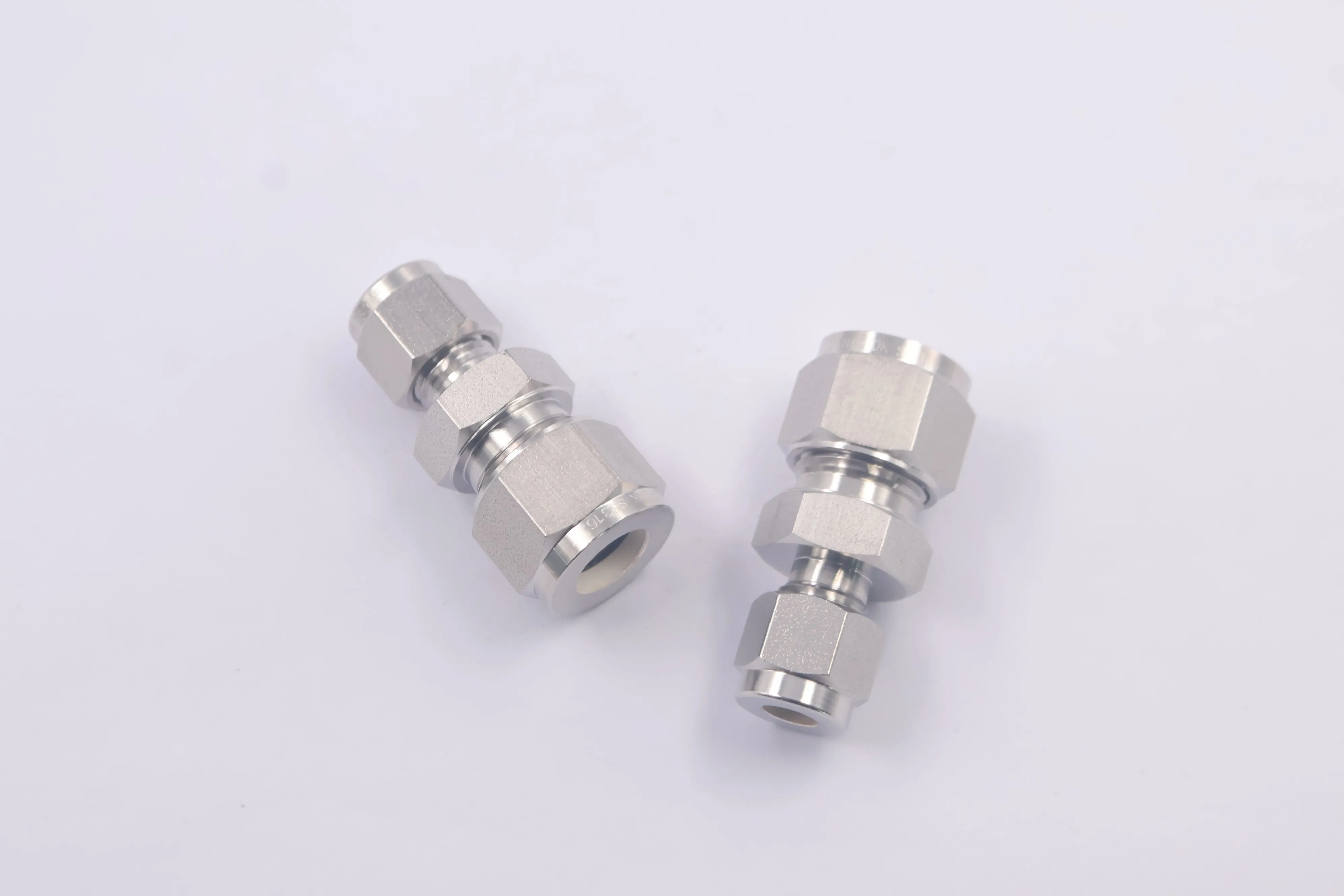 SS-10M0-6-4, Stainless Steel Tube Fitting, Union, 10 mm x 1/4 in. Tube OD, Can Combination with Swagelok