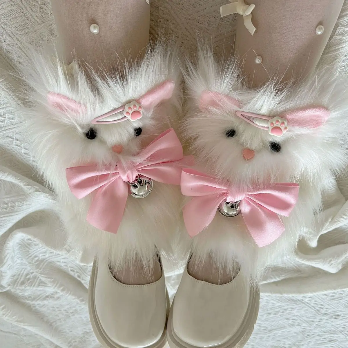 Description Picture 4 of itemJapanese Girl Sweet and Cute Fur Plush Cat Bell Bow Lolita Mid Tube Socks Winter Student COS Leg Cover Women Fur Leg Wamers
