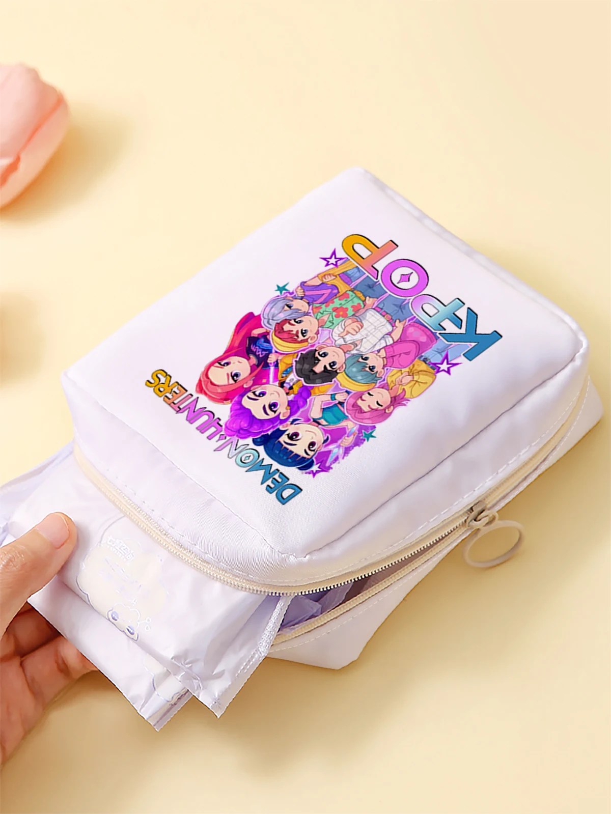 Cartoon pattern printed sanitary napkin storage bag, women's lightweight tissue bag, sanitary tissue bag