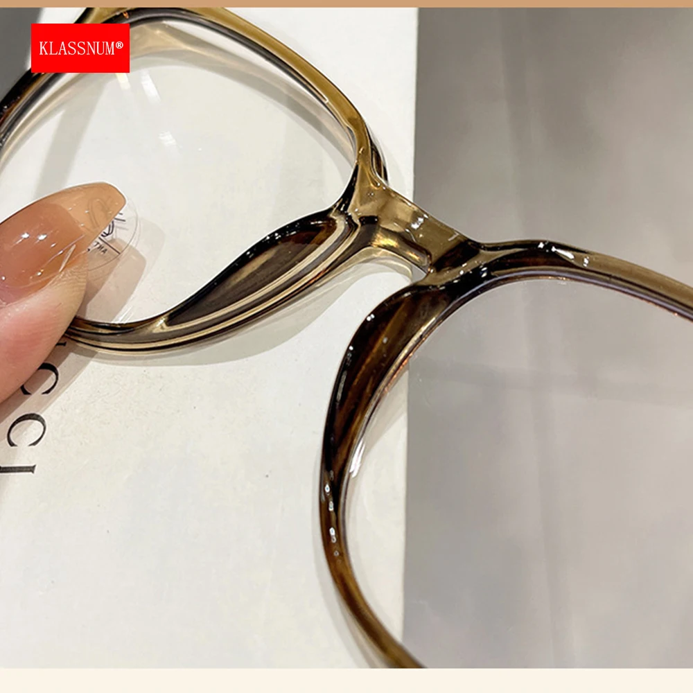 KLASSNUM Damen-Brille mit großem Rahmen, Anti-Blaulicht-Brille, transparent, Computer-Brille, Retro, ultraleichte Brille, flache Spiegel, 2025, neu – Detail 3