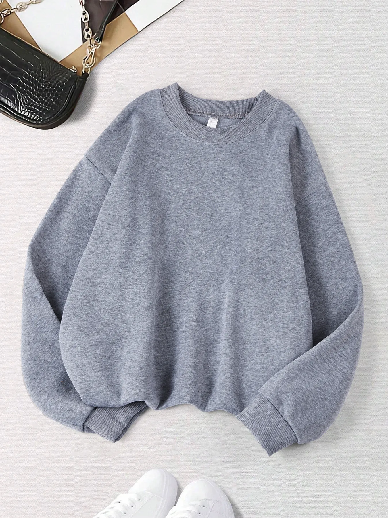 بلوفرات الخريف والشتاء المرأة البلوز مريح الصلبة هوديي الصوف ملابس عصرية الشارع لينة ملابس رياضية ملابس علوية دافئة غير رسمية