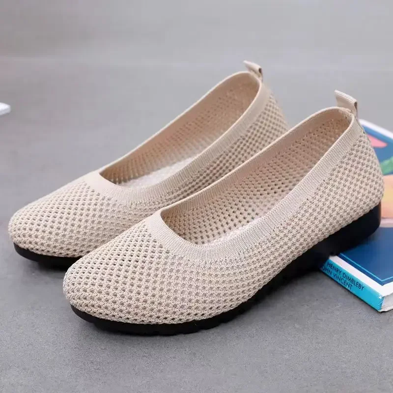 

Женские сетчатые туфли с вырезами, дышащие туфли больших размеров на мягкой нескользящей подошве, повседневная обувь на плоской подошве для женщин, 2023