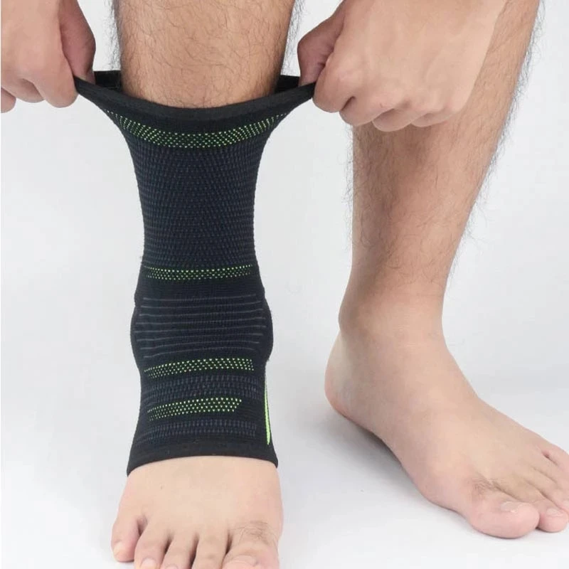 

Фиксатор голеностопа компрессионный спортивный, с силиконовой подкладкой