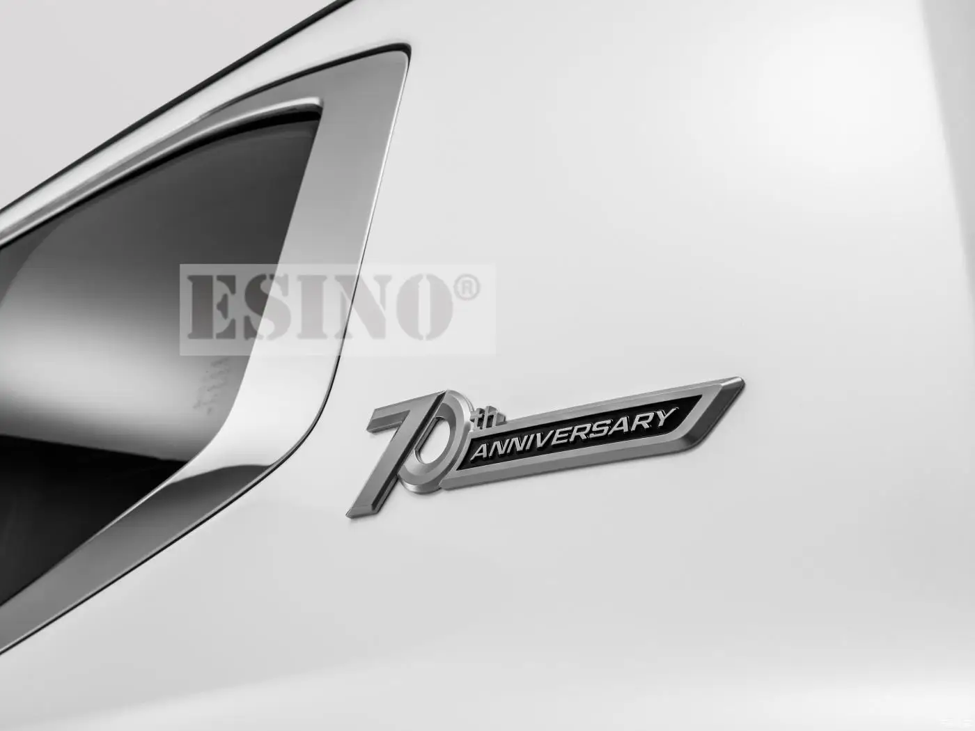 ランドクルーザー300 70th ANNIVERSARY エンブレム 新品