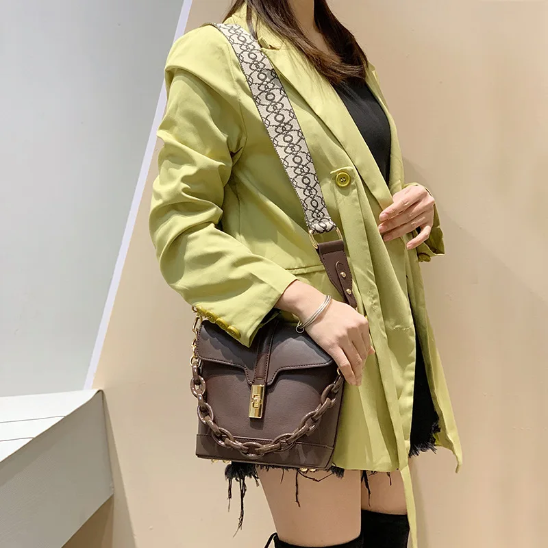Premium sense bucket bag  new trend simple fashion wild chain lock shoulder messenger bag portable female bag crossbody bags
