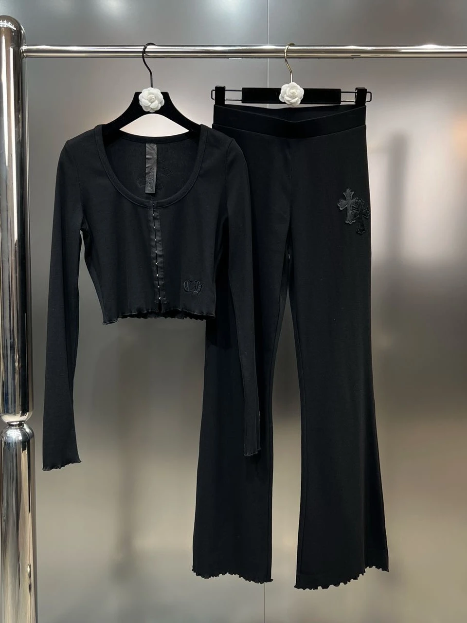 

Autumn 2023 round neck long sleeve embroidered letter cross small shirt with straight leg pants dark wind suit