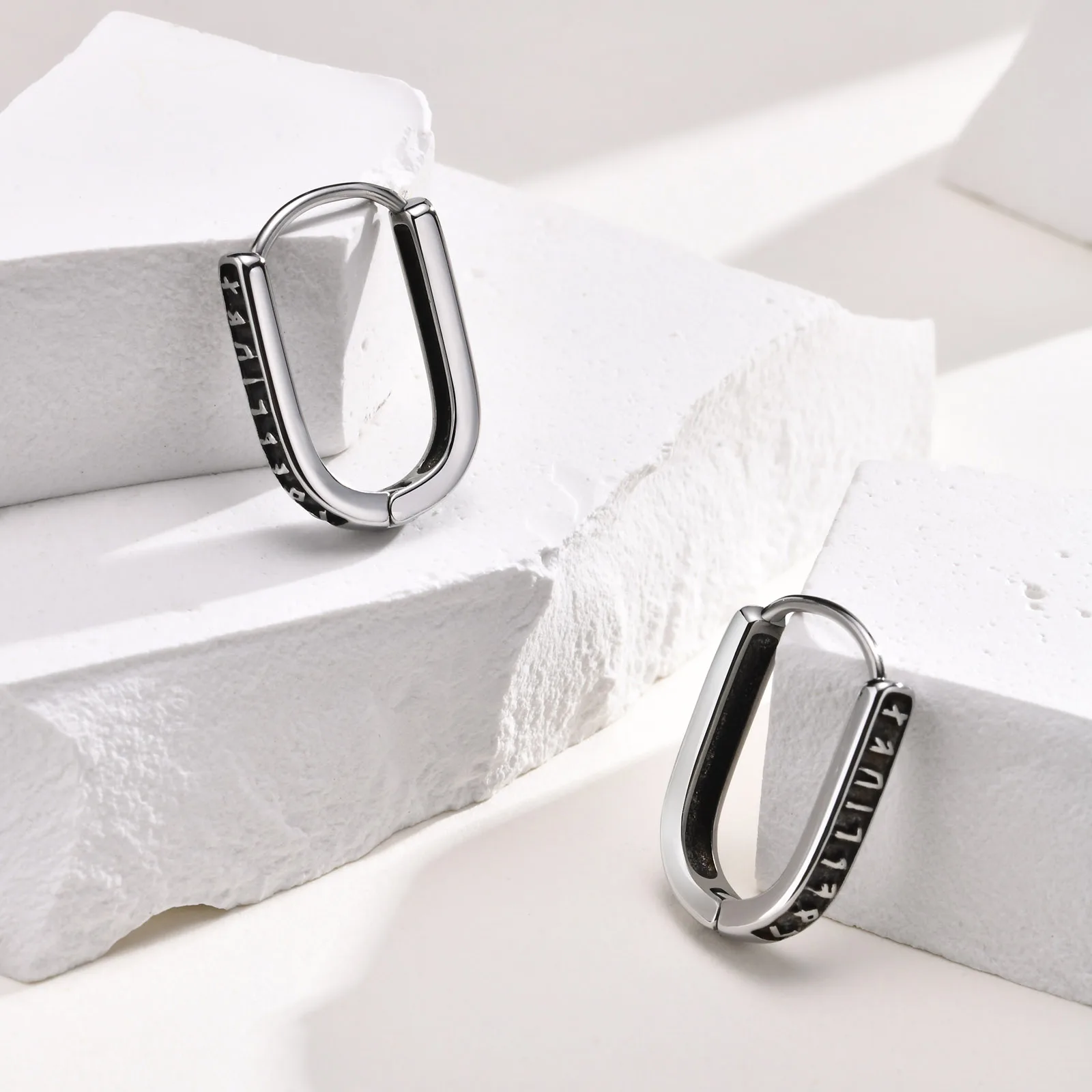 Flongo Wikinger Runen Huggie Ohrringe - Edelstahl Creolen Mit Nordischen Symbolen