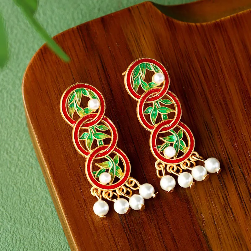 

New Chinese Cuizhu Qipao with interlocking earrings and accessories
