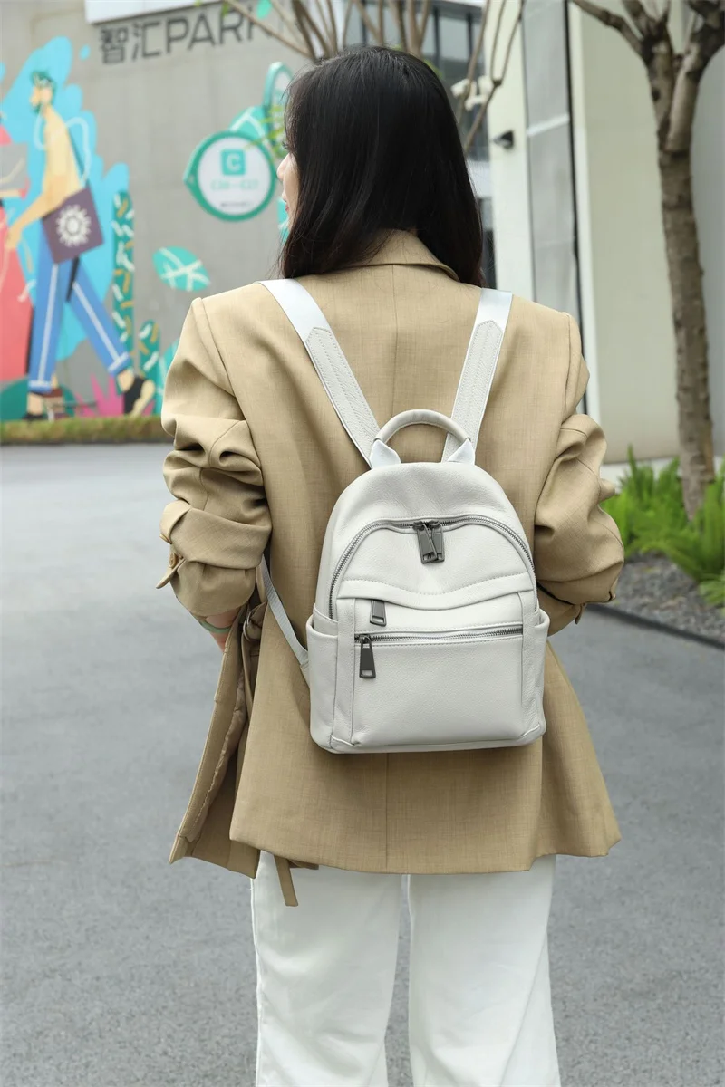 Weicher täglicher Damen-Rucksack aus echtem Leder, groß, geräumig, modisch, Rucksack aus Rindsleder, für Reisen, Business, College-Umhängetasche – Detail 5