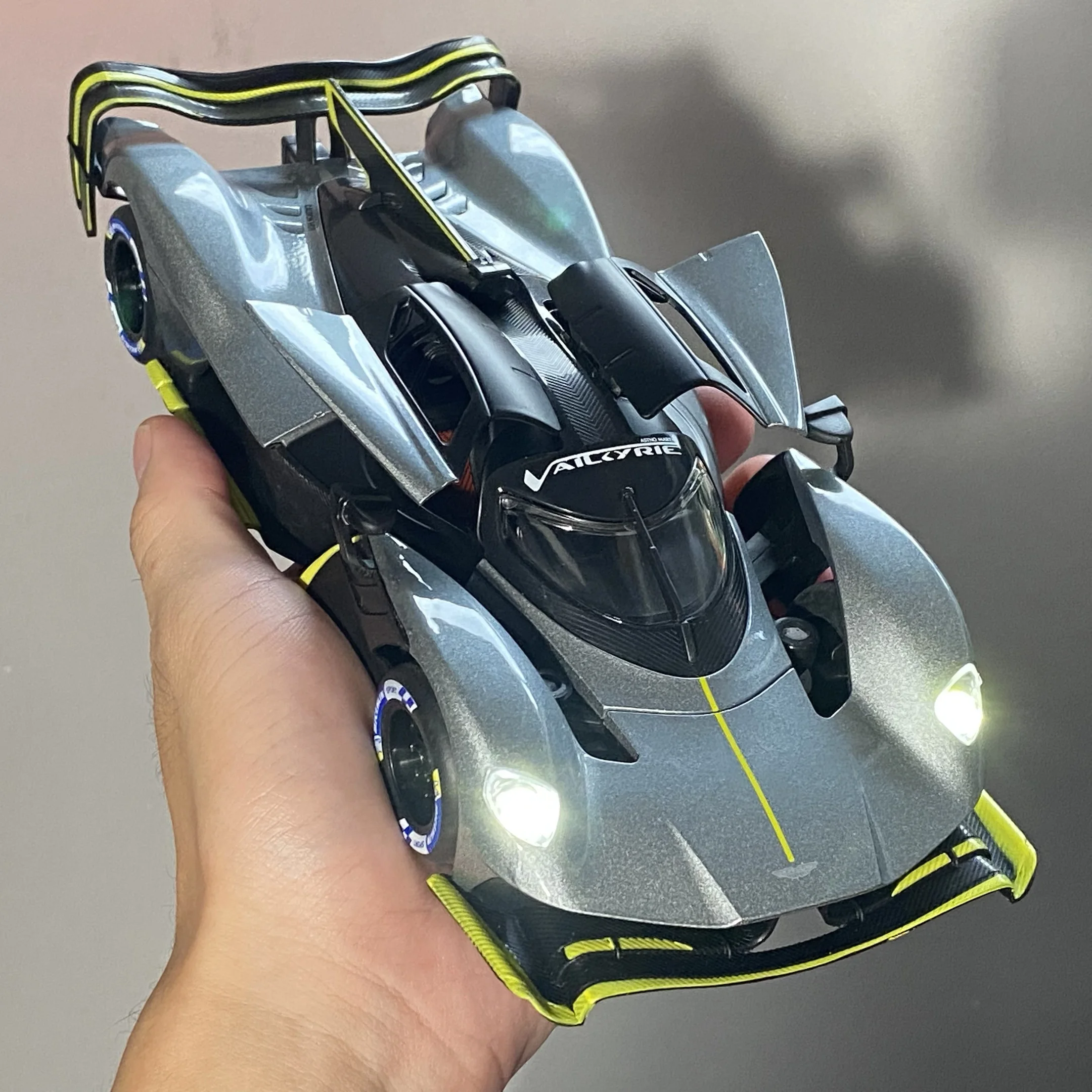 1:24 Aston Martin Valkyrie AMR PRO Supercar Classic Alloy Diecast