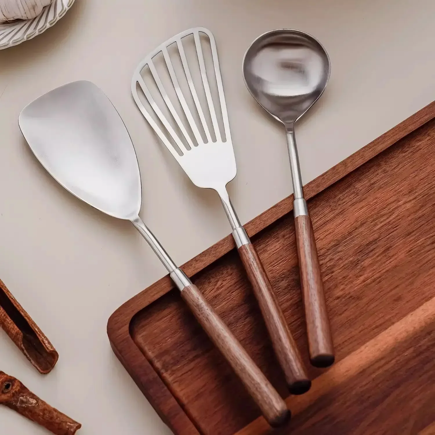 304 Stainless Steel Small Spatula Household Cooking Spoon Soup Spoon Frying Shovel Walnut Long Handle Anti-hot Spatula Kitchen