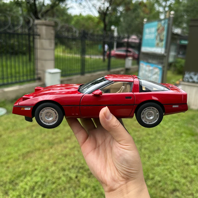 自動車 Autoart Chevrolet Corvette 1986 AUTOart 1:18 Scale Chevrolet Corvette 1986, Black. ezToys