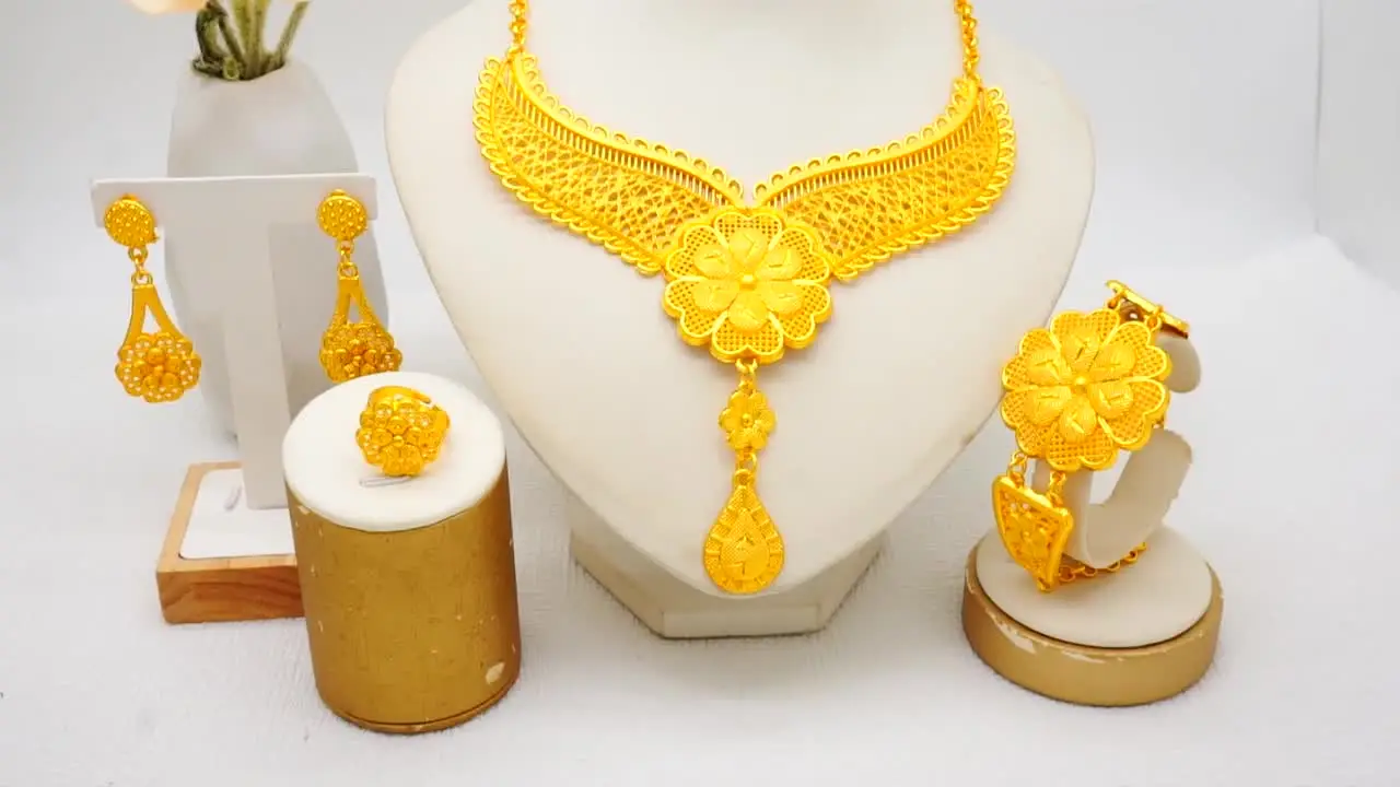 GOLD OF AFRICA アフリカジュエリー　 ゴールドジュエリー　本 GOLD OF AFRICA アフリカジュエリー ゴールドジュエリー 本