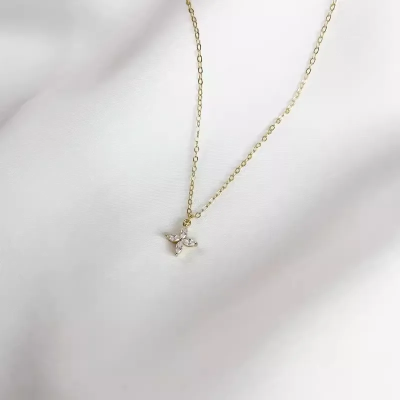 925 Sterling Silver Simple Delicate Zircon Flower pendant