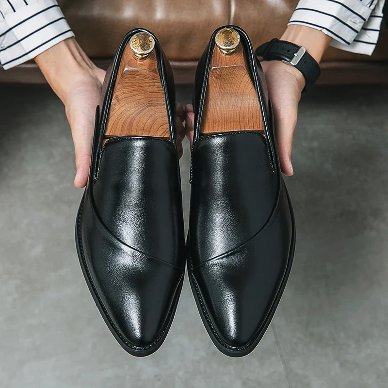

Мужские туфли с острым носком, черные, коричневые повседневные модные деловые кожаные туфли в европейском и американском стиле, мужские туфли из искусственной кожи, размеры 38-48