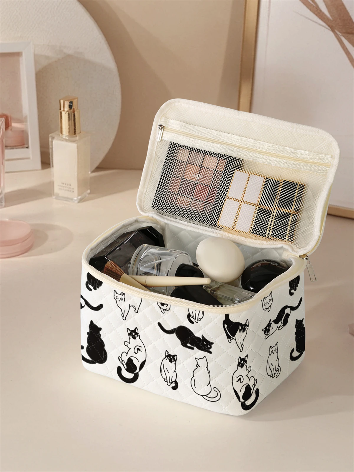 1 Set Portable Makeup Bag, Large Capacity Design, Easily Accommodate Your Cosmetics, Lightweight And Portable For Storing Cosmet