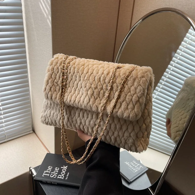 Winter Hand-held Plush Crossbody Bag New Fashion Chain Shoulder Bag Rhombic Embroidery Thread Large Capacity Tote Shoulder Bag
