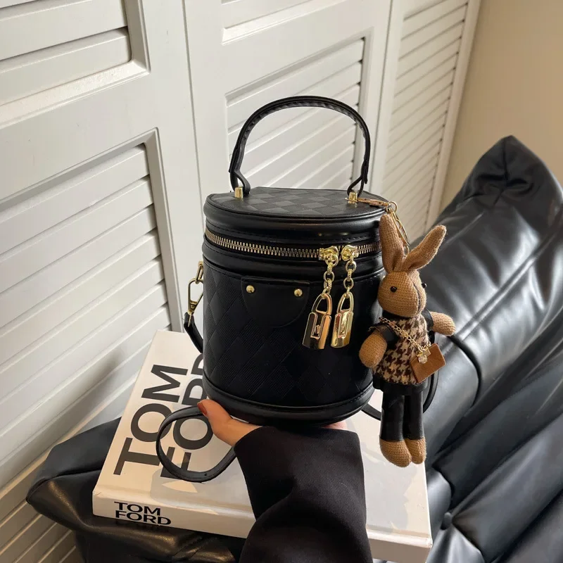 Portable Bucket Female 2024 New Bags Retro Easy Matching Shoulder Solid Color Fashion Texture Diamond Crossbody Bag