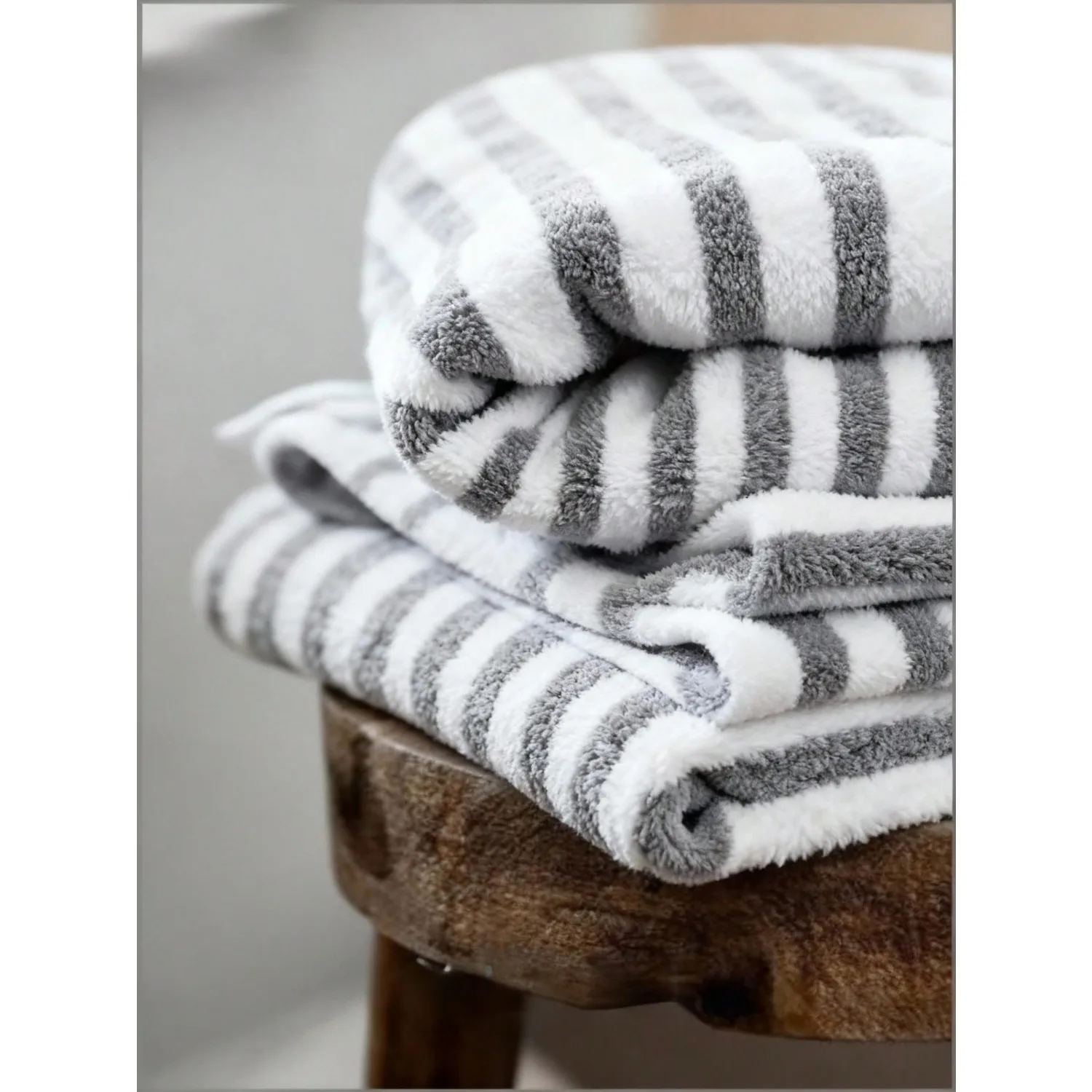 2-Piece Coral Fleece Bath Towel Set 4