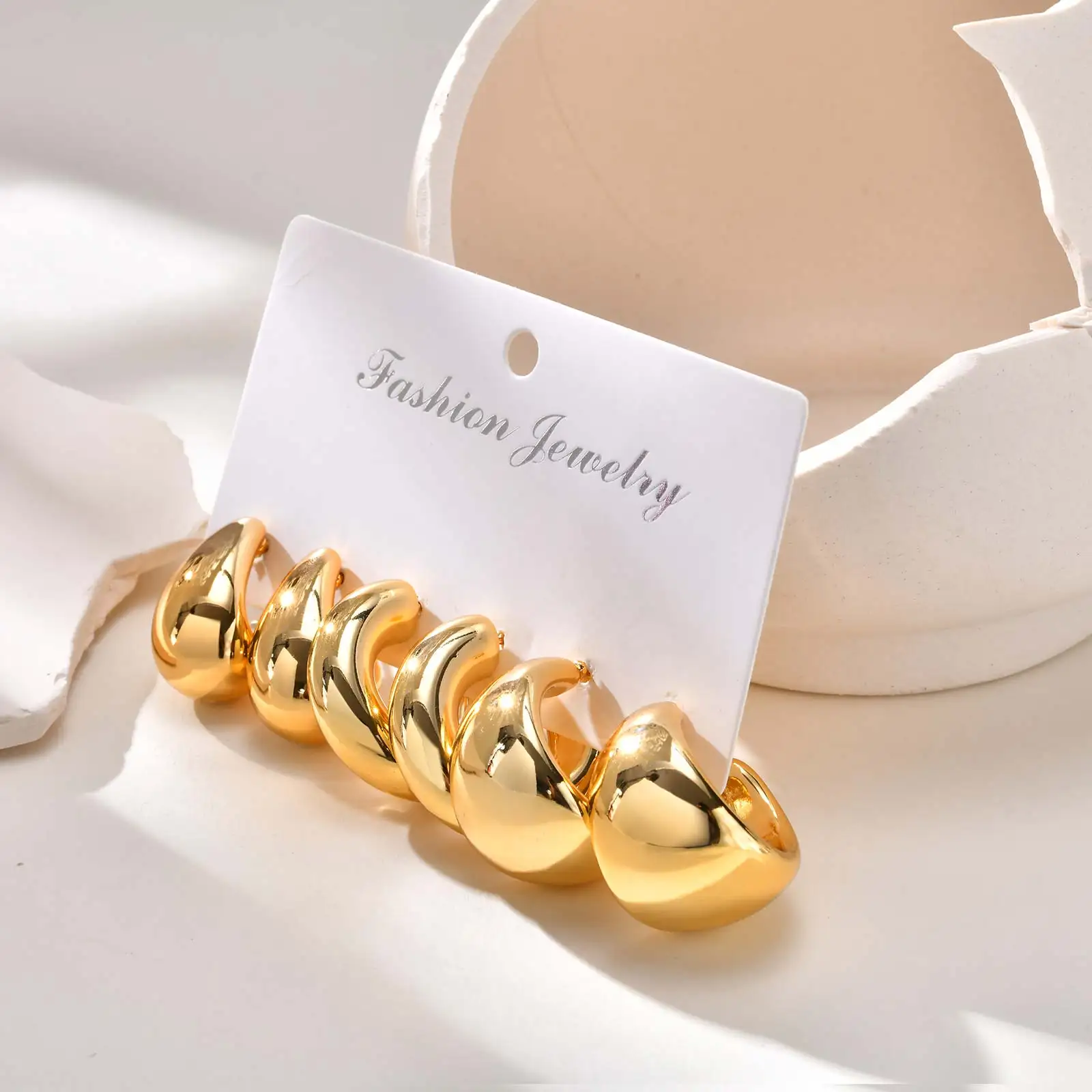 Minimalistische kreative unregelmäßige C-förmige Ohrringe, 3-teiliges Set goldfarbene Wassertropfen-Ohrringe, personalisierter Modeschmuck für Frauen – Detail 7
