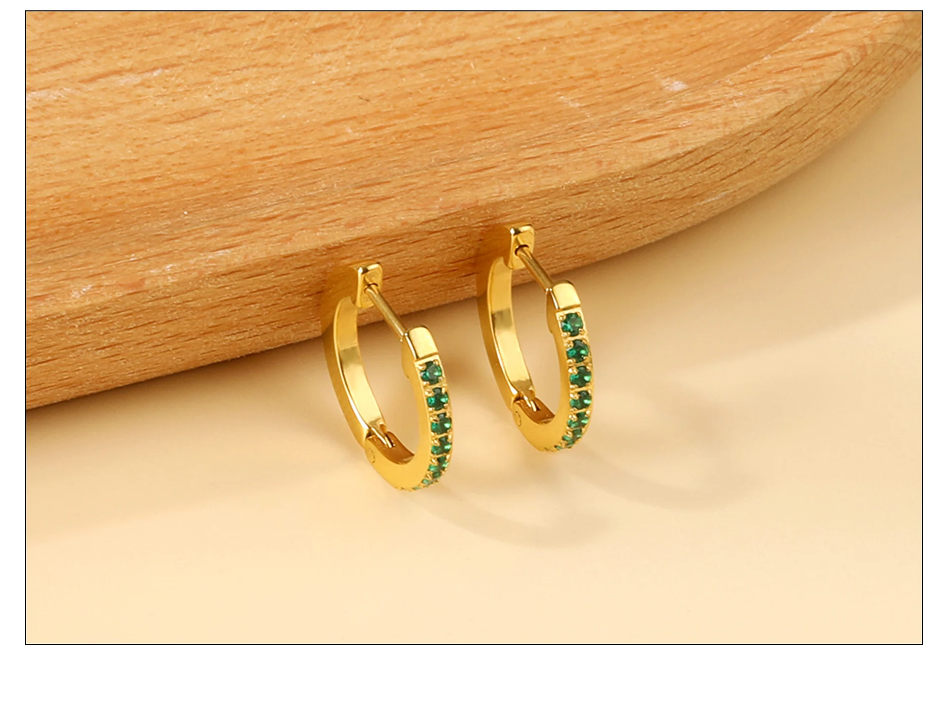 LUXUSTEEL Zirkon-Creolen für Damen und Herren, vergoldeter Edelstahl, weiße Kristall-Ohrclips, wasserdichter Partyschmuck – Detail 6