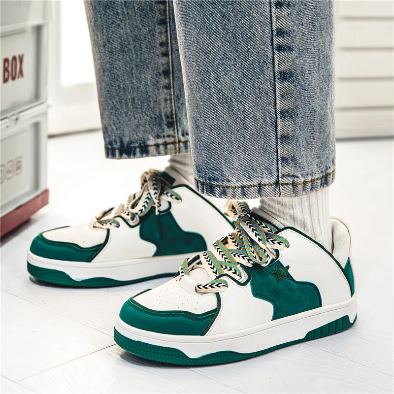 2023 New Summer Breathable American Casual White Shoes Working Korea Style Bread Shoes For Men 39-44 Size Skateboard Sneakers