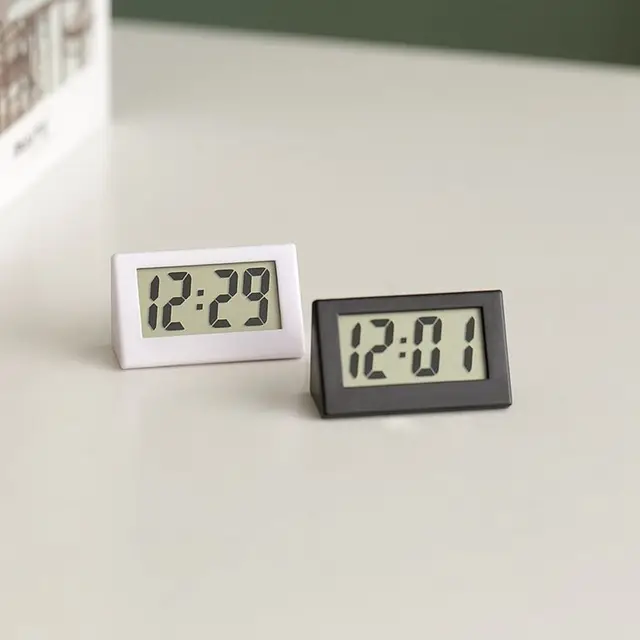 Creativo piccolo mini orologio triangolare ABS muto da tavolo orologio digitale elettronico semplice casa 1