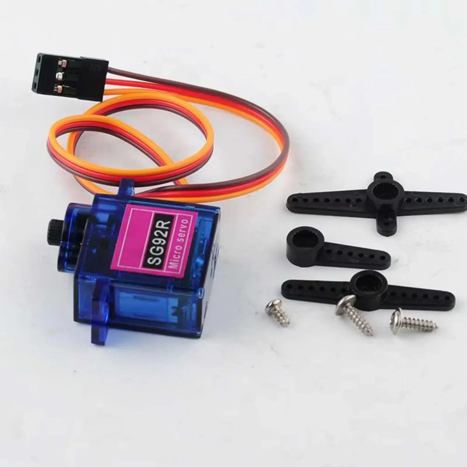 Vue détaillée d'un micro servo SG92R 9g pour voiture RC