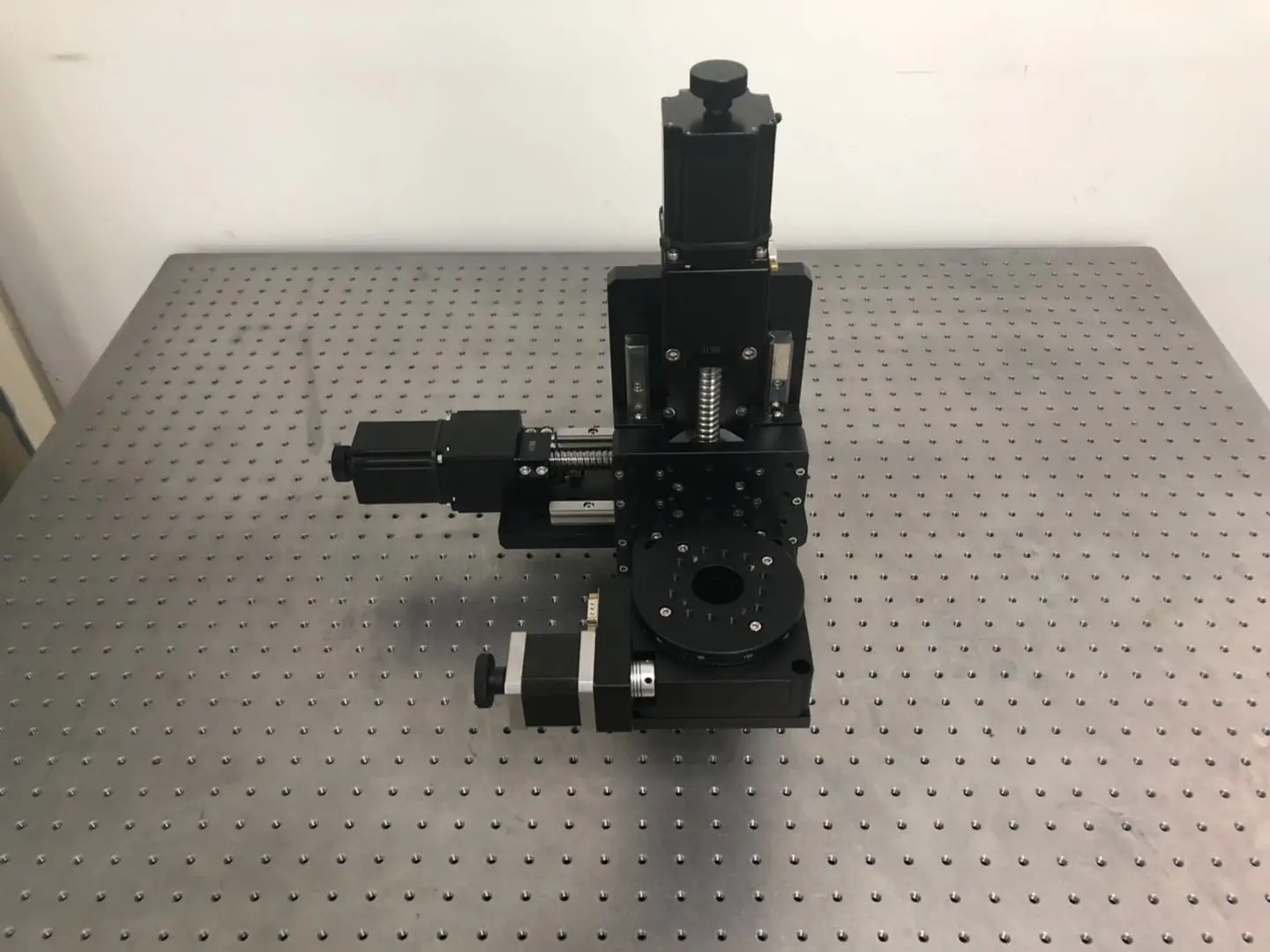 Motorized XYZ Translation Stage with Rotary Axis, Travel Range 50x50x50mm