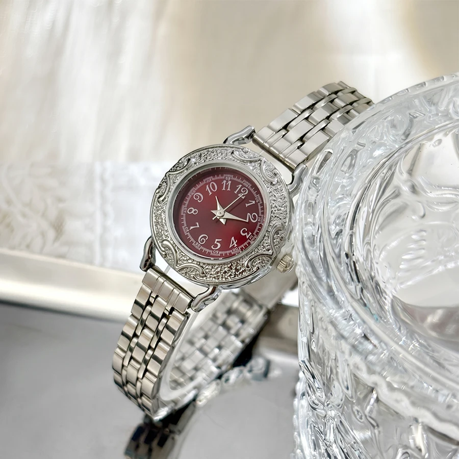 Silver Retro Carved Dial Watch with Polished Stainless Steel Strap